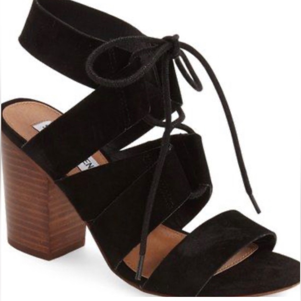 //STEVE MADDEN// Emalena Black Suede Blocked Heel